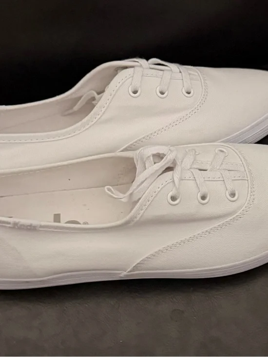 Ladies Keds White pointed toe Canvas Lace-Up Sneakers - Picture 2 of 7